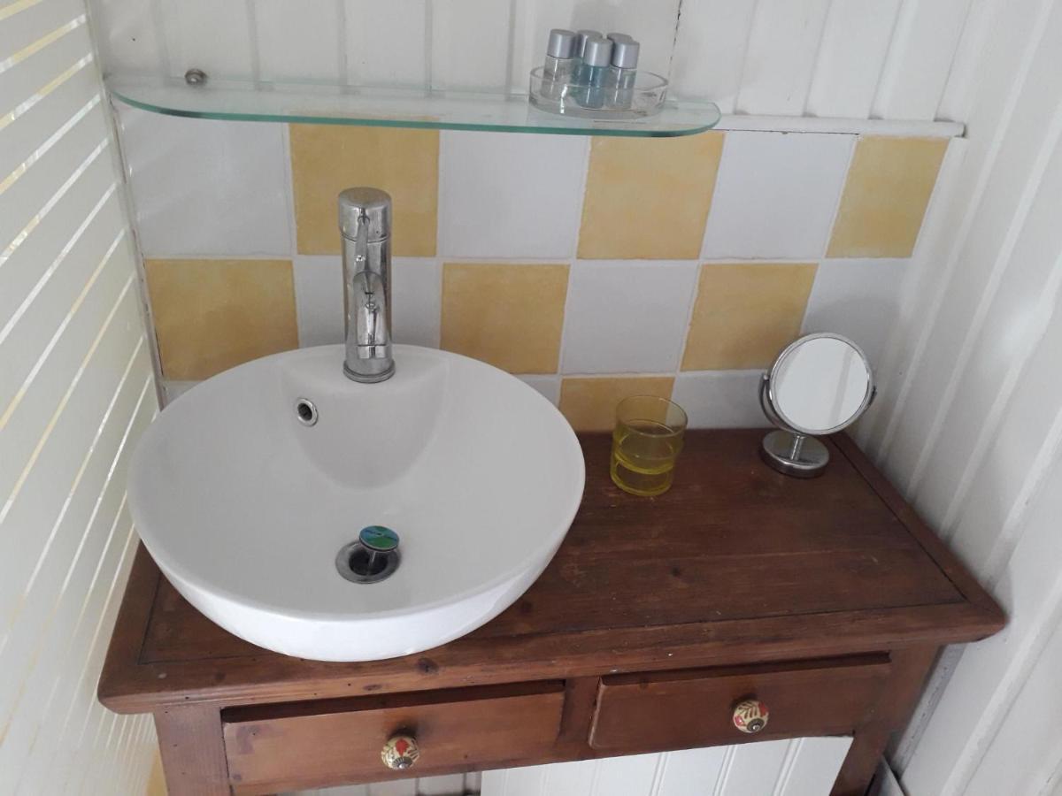 Bed and Breakfast Peniche Caroline Capestang Exterior foto