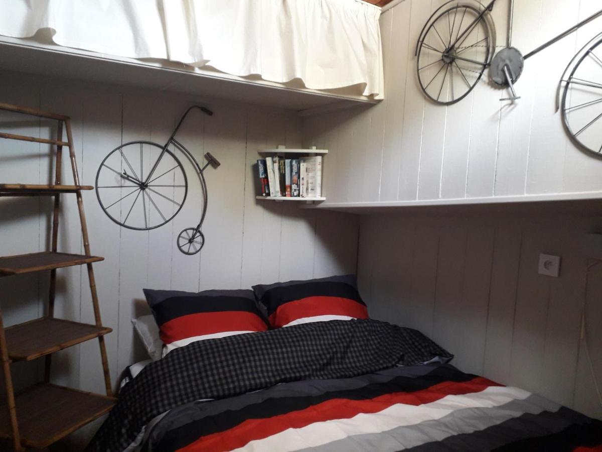 Bed and Breakfast Peniche Caroline Capestang Exterior foto